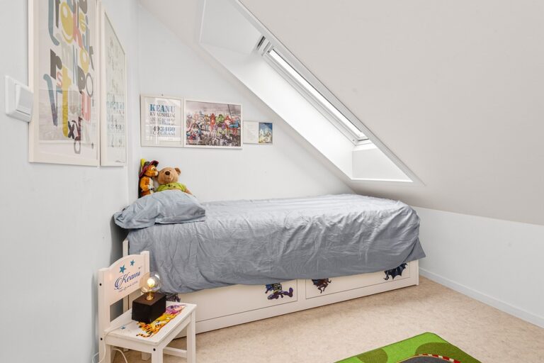 Ремонт на таванско помещение в уютна стая